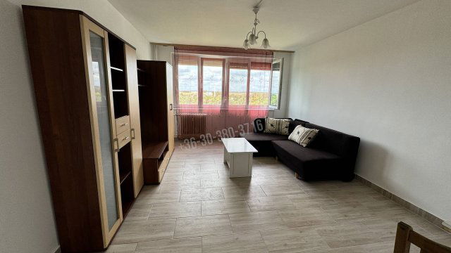 Eladó panellakás, Dunaújvárosban 24.9 M Ft, 1 szobás