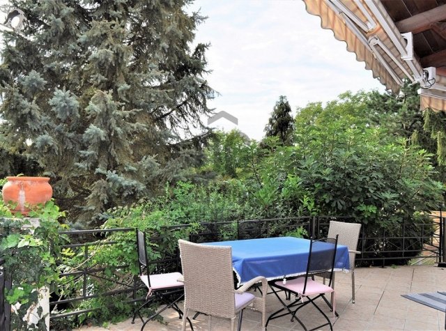 Eladó családi ház, Telkin 250.25 M Ft, 6 szobás