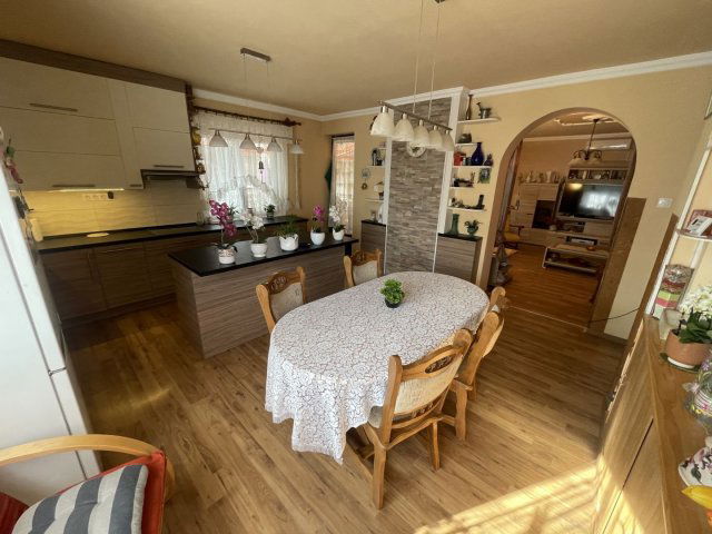 Eladó családi ház, Debrecenben 156.5 M Ft, 6 szobás