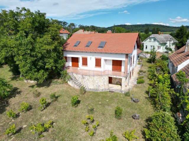 Eladó családi ház, Rezin 146.936 M Ft, 2 szobás