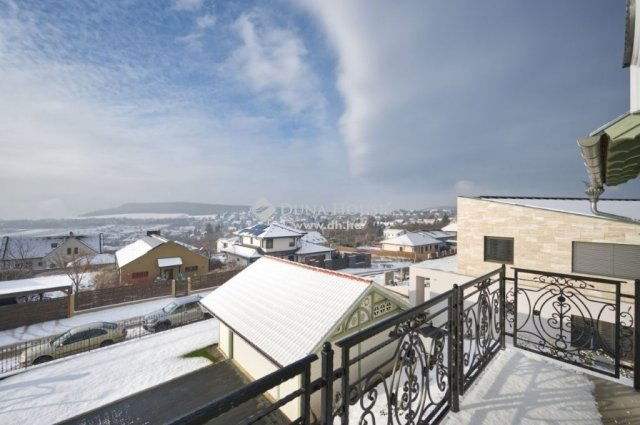 Eladó családi ház, Pilisborosjenőn 256 M Ft, 5 szobás