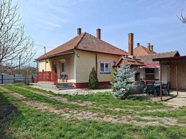 Eladó családi ház, Sarkadon 27.5 M Ft, 2 szobás