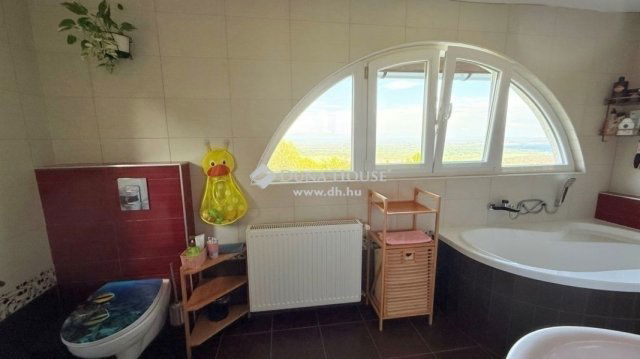 Eladó nyaraló, Szentendrén 89.9 M Ft, 2 szobás