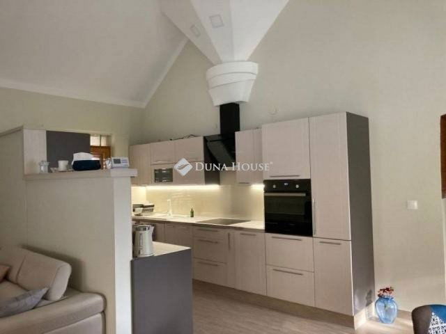 Eladó családi ház, Pécsett 104.9 M Ft, 4 szobás