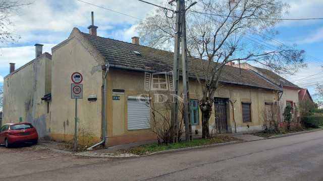 Eladó téglalakás, Budapesten, XV. kerületben 28 M Ft, 1 szobás