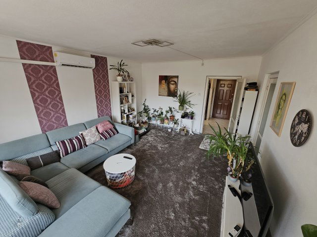 Eladó panellakás, Budapesten, XXI. kerületben, Nyírfa utcában