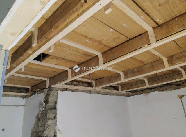 Eladó családi ház, Pócsmegyeren 42 M Ft, 2+2 szobás