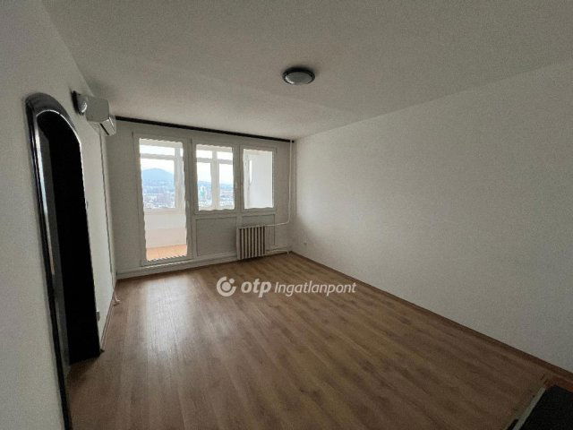 Eladó panellakás, Budapesten, III. kerületben 73.99 M Ft