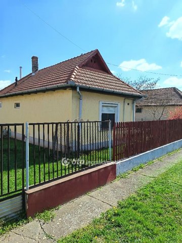 Eladó családi ház, Karácsondon 28.5 M Ft, 2+1 szobás