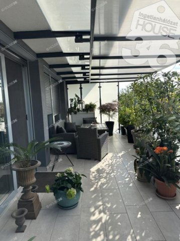 Eladó téglalakás, Kecskeméten 130 M Ft, 5 szobás