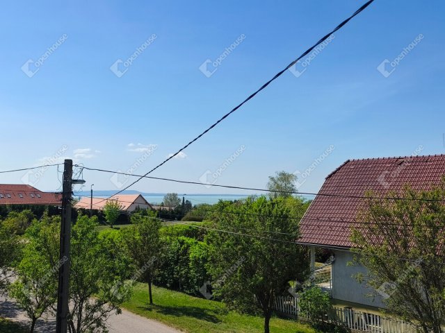 Eladó családi ház, Balatonakaliban 111.9 M Ft, 7 szobás