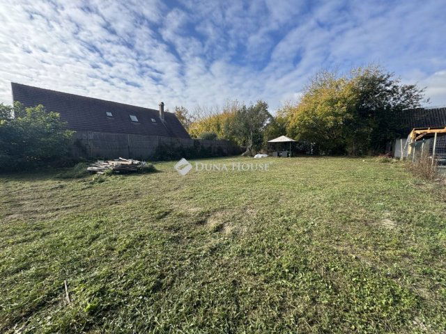 Eladó telek, Pócsmegyeren 25 M Ft / költözzbe.hu