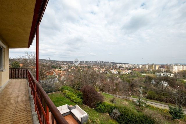 Eladó családi ház, Budapesten, III. kerületben 265 M Ft
