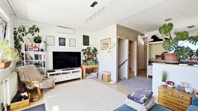 Kiadó sorház, albérlet, Csömörön, Hunyadi János utcában