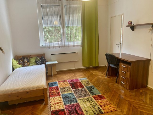 Kiadó panellakás, albérlet, Komáromban 140 E Ft / hó, 1 szobás