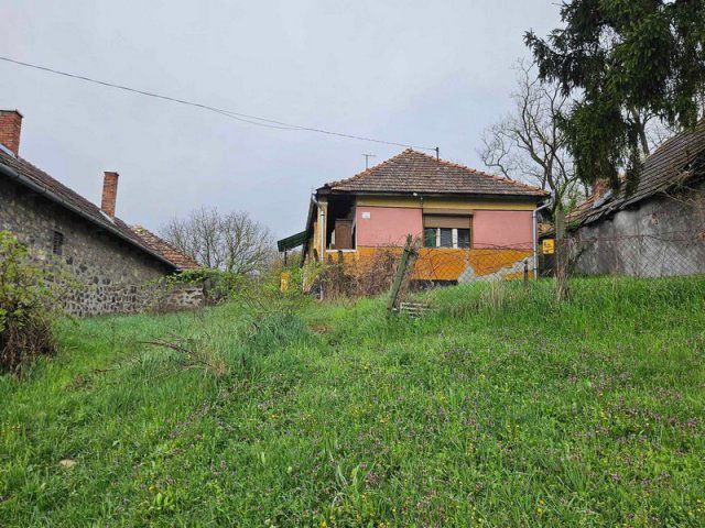 Eladó családi ház, Béren 14.95 M Ft, 2 szobás