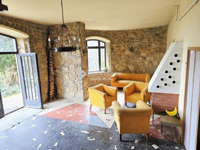 Eladó családi ház, Pécsett 134.9 M Ft, 5 szobás