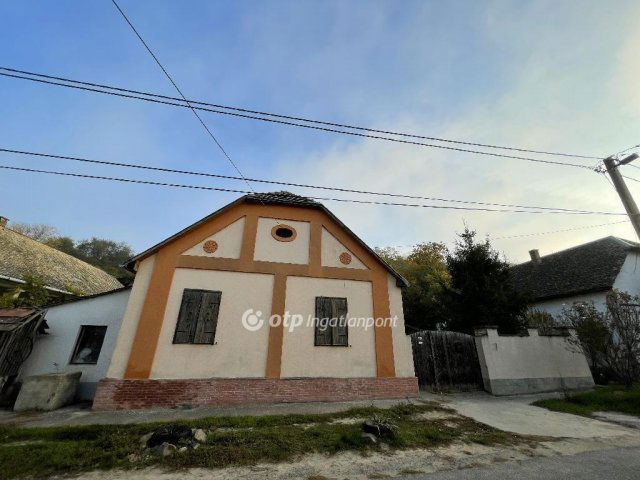 Eladó családi ház, Bátaszéken 8.9 M Ft, 3 szobás