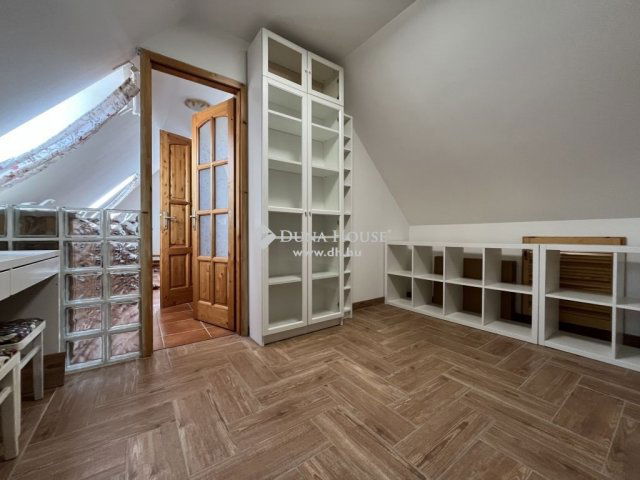 Eladó családi ház, Veszprémben 76 M Ft, 3 szobás