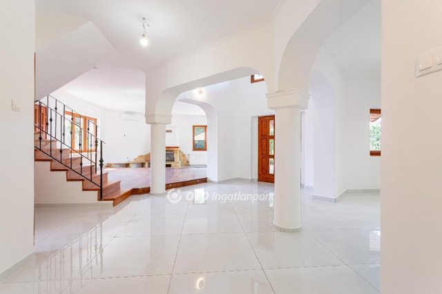 Eladó családi ház, Szigetszentmiklóson 149.9 M Ft, 5+1 szobás