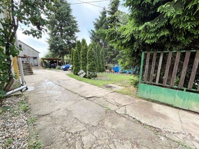 Eladó családi ház, Mogyoródon 136.5 M Ft, 10 szobás