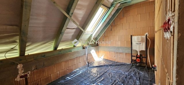 Eladó ikerház, Telkin 129.9 M Ft, 4 szobás / költözzbe.hu
