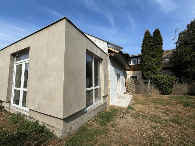 Eladó ikerház, Budakalászon 85 M Ft, 3 szobás