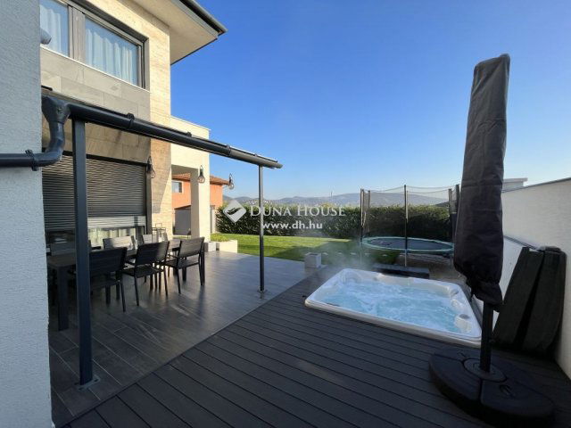 Eladó ikerház, Törökbálinton 325 M Ft, 5 szobás