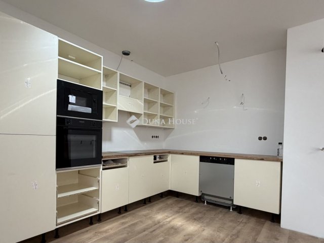 Kiadó téglalakás, albérlet, Sopronban 270 E Ft / hó, 5 szobás