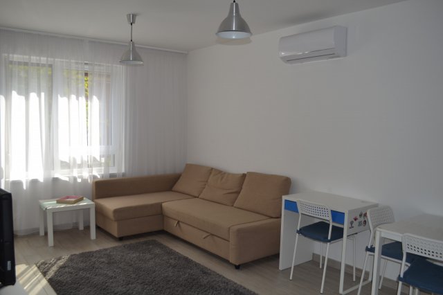 Kiadó téglalakás, albérlet, Szegeden, Nemestakács utcában