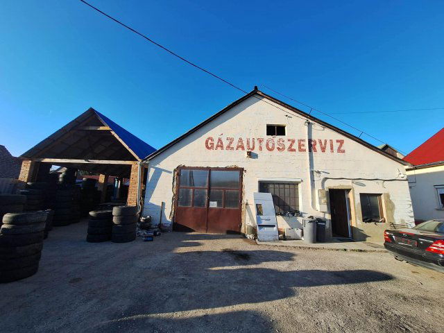 Eladó családi ház, Sásdon 67 M Ft, 4 szobás