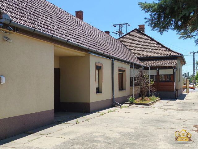 Eladó családi ház, Szigetszentmiklóson 99.9 M Ft, 5 szobás