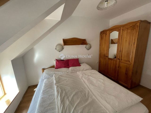 Eladó nyaraló, Sárváron 325 M Ft, 13 szobás