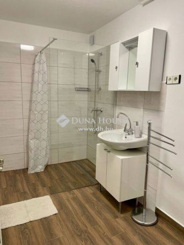 Kiadó családi ház, albérlet, Pécsett 200 E Ft / hó, 1 szobás