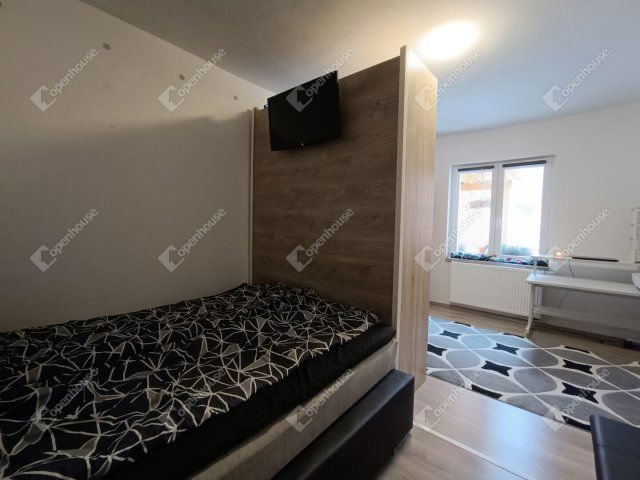 Eladó családi ház, Sopronban 105 M Ft, 8 szobás