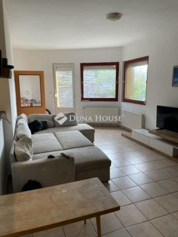 Eladó családi ház, Pécsett 69.9 M Ft, 4 szobás