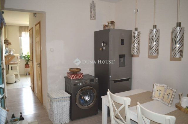 Eladó panellakás, Debrecenben 69.9 M Ft, 3 szobás