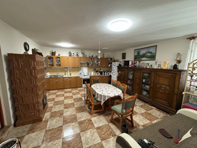 Eladó családi ház, Örkényen 64.99 M Ft, 6 szobás