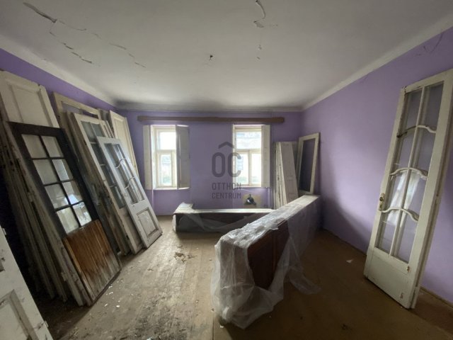 Eladó téglalakás, Cegléden 30.9 M Ft, 6 szobás