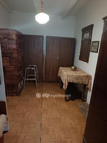 Eladó családi ház, Bakonszegen 15 M Ft, 2 szobás