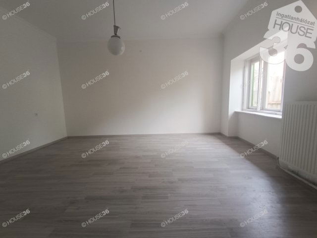 Eladó családi ház, Kiskunfélegyházán 25 M Ft, 2 szobás