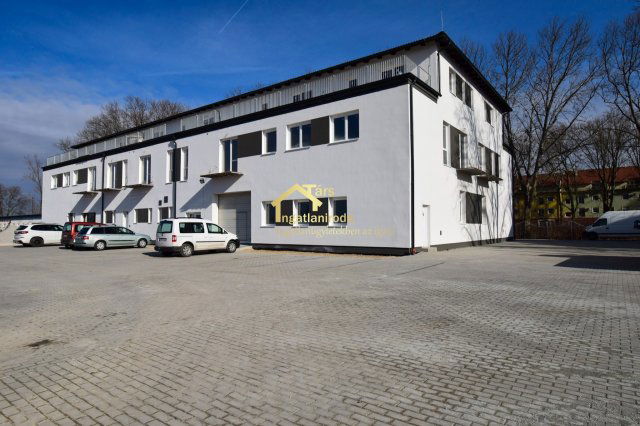 Eladó téglalakás, Csornán 44 M Ft, 2 szobás