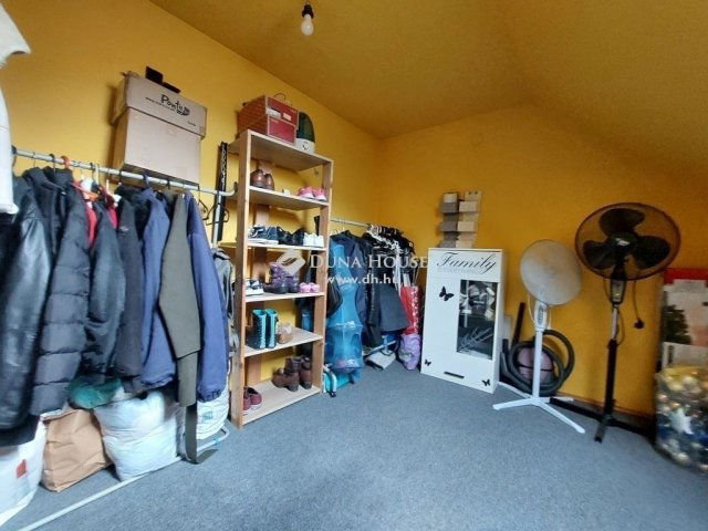 Eladó családi ház, Szigethalmon 130 M Ft, 5+5 szobás