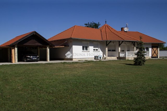 Eladó családi ház, Kecskeméten 119.8 M Ft, 5 szobás