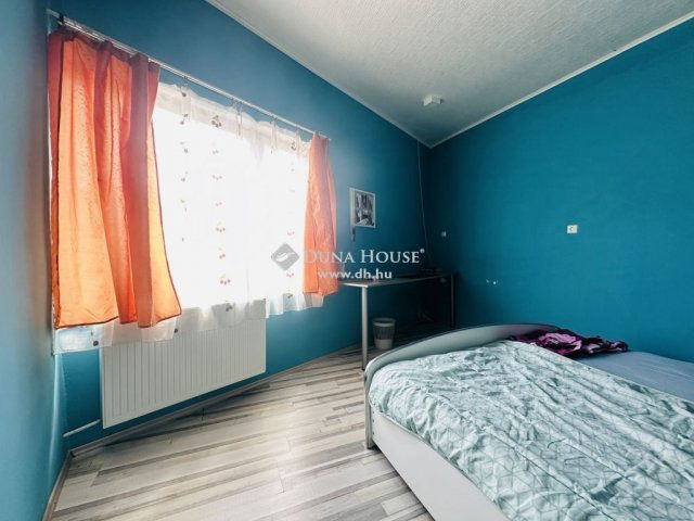 Eladó családi ház, Kesztölcön 79.5 M Ft, 6 szobás