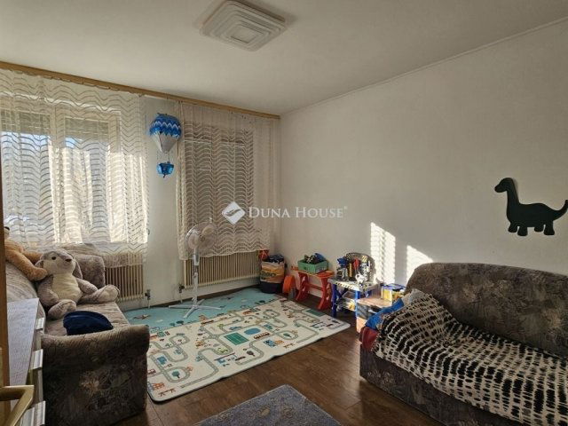 Eladó családi ház, Pécsett 69.9 M Ft, 3 szobás