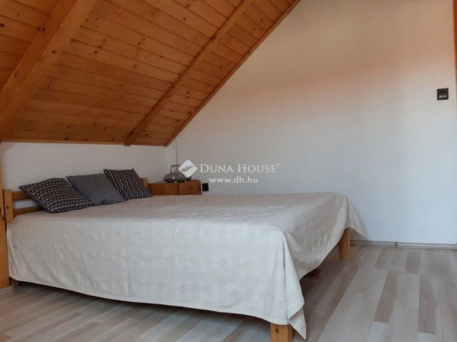 Eladó panellakás, Kecskeméten 38.4 M Ft, 3 szobás