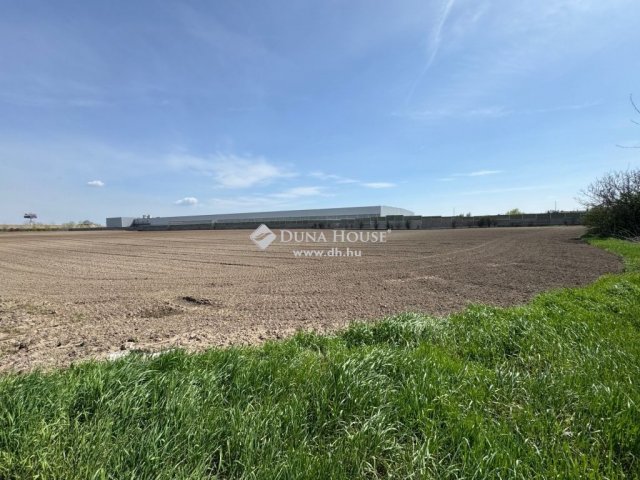 Eladó ipari ingatlan, Szigetszentmiklóson 748 M Ft