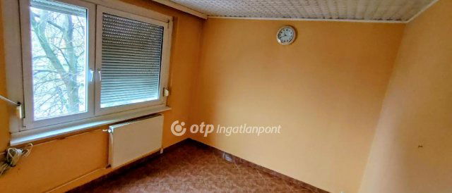 Eladó panellakás, Győrött 52 M Ft, 2+1 szobás