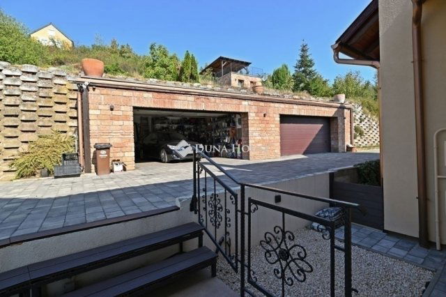 Eladó ikerház, Pécsett 179 M Ft, 4 szobás / költözzbe.hu